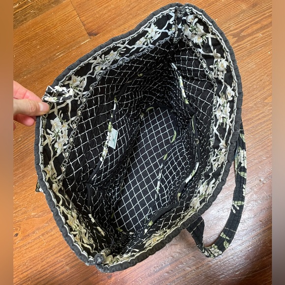 Vera Bradley black floral tote bag - Picture 4 of 6